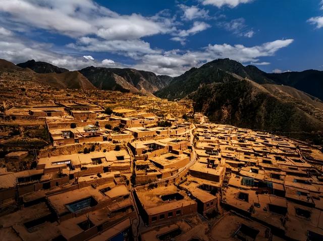 民族的主要特征是什么，民族特征属于什么（但你知道他们最具特色的建筑特色是什么吗）