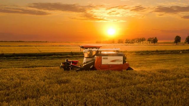 多功能大型履带收割机最新款，久保田全新EX108Q-S履带收割机