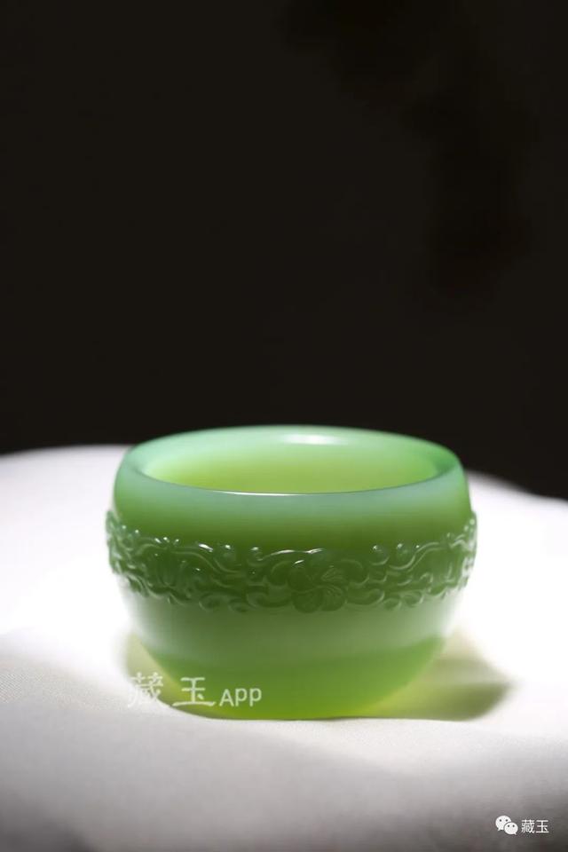 和田碧玉值钱吗，和田碧玉价值多少（它又折射出和田玉市场的哪些问题）
