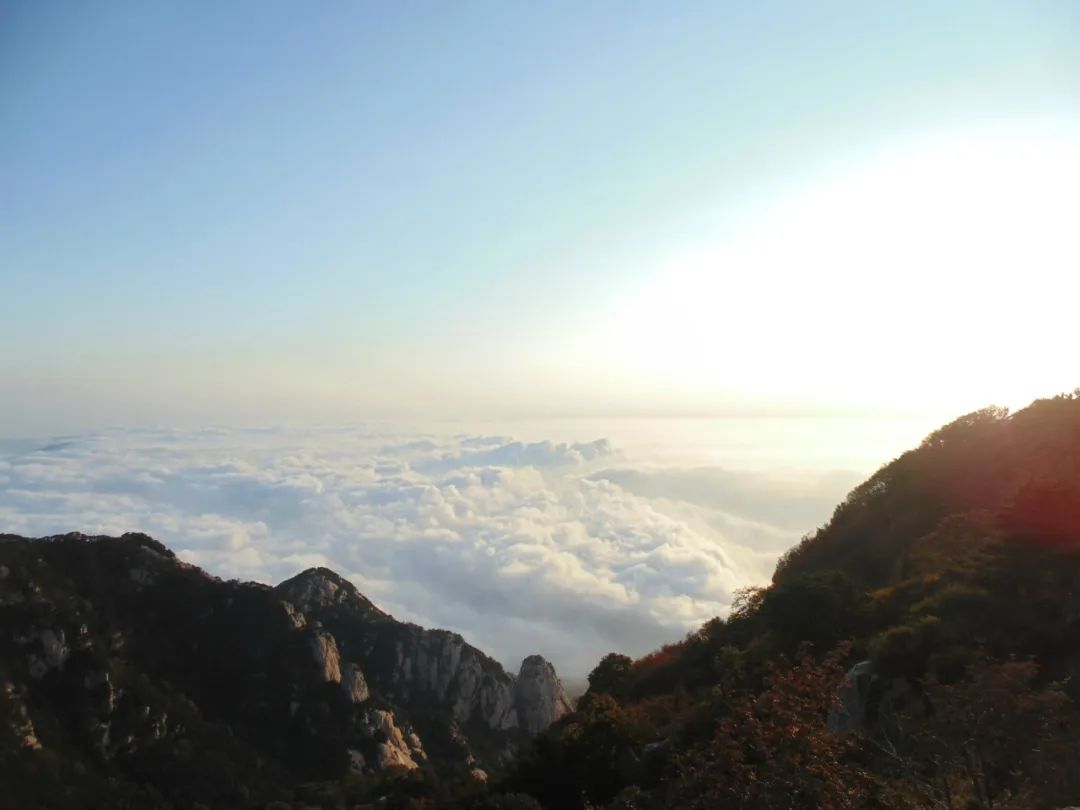 会当凌绝顶一览众山小写的是哪座山？—泰山
