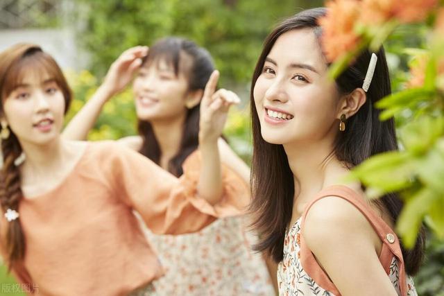 开眼镜店赚钱吗，眼镜行业真实现状（为了生存选择开起眼镜店）
