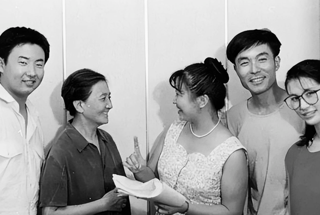 谢园个人资料简介，谢园个人资料及子女（演员谢园：无儿无女去世2年后）