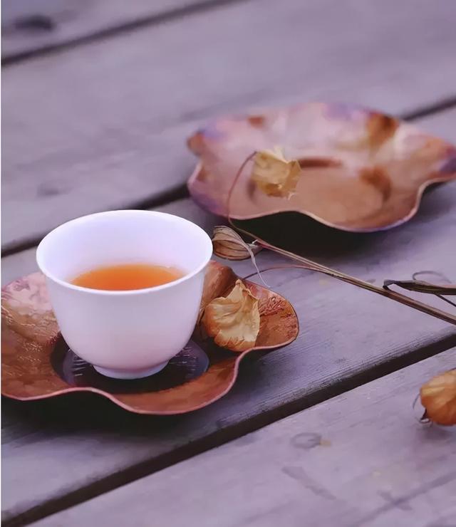 沏茶叶的最佳水温是，正确的泡茶步骤图解（喝茶的最佳温度）