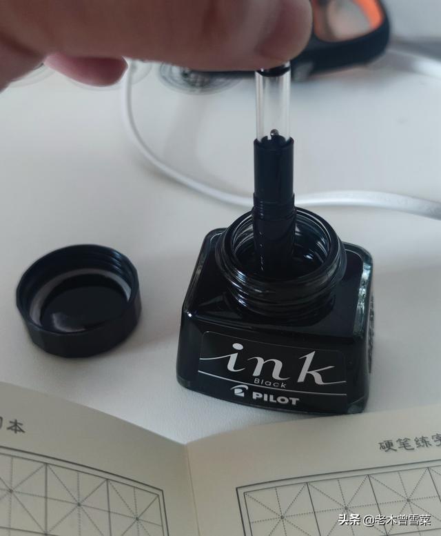 钢笔怎么换墨囊（从零开始用钢笔~钢笔入门指导篇）