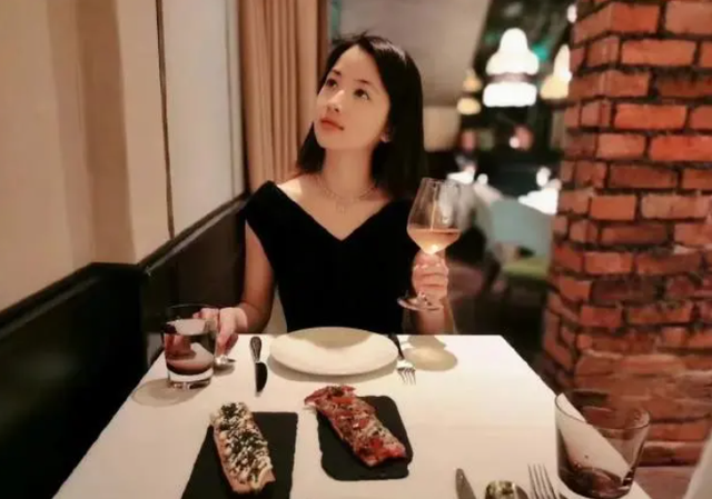 世界上最丑的人，世界上最丑的小学生（牛津女博士因长相走红）