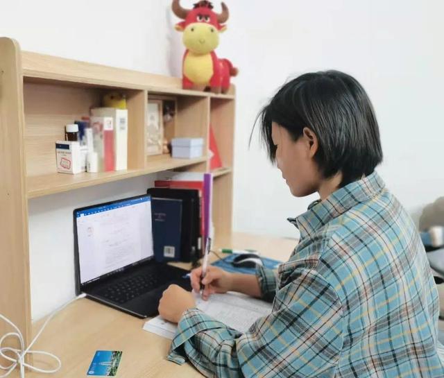 厦门大学药学院，厦门大学药学院怎么样（看厦大姑娘的热血军旅故事）