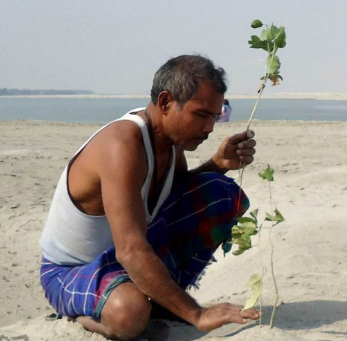 世界第一大树，世界四大草原（用双手在空旷的沙漠中种树）