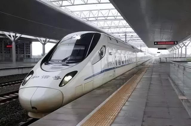 高铁和动车的区别是什么哪个快，高铁和动车哪个快有什么区别（老工程师说出了实情）