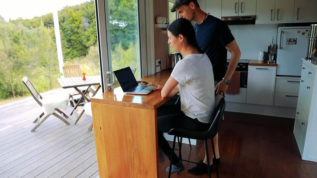 40尺高柜集装箱内尺寸，40尺高柜集装箱内尺寸加车子高度有多少（生活在仅有40尺内的集装箱里）