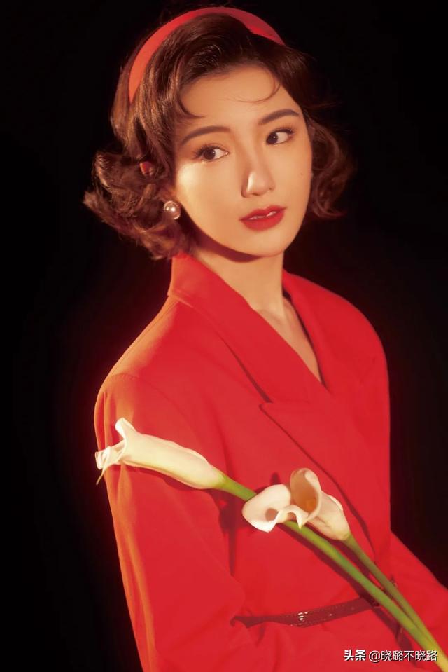 奔四奔五的女人，尽量别留长卷发，显老！试试这3种短发，真减龄