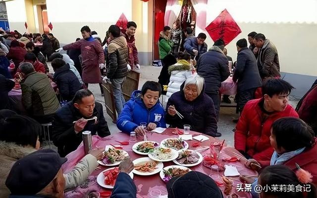 饭局上不说话的女人，酒桌上话不多的女人（跟着婆婆小姑去参加婚礼宴席）