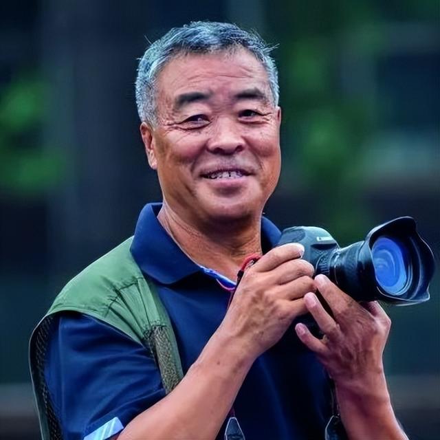 蓝桉的另一半情侣网名，蓝桉树红嘴蓝鹊微信昵称（跟着“鸟王爷”去观鸟）