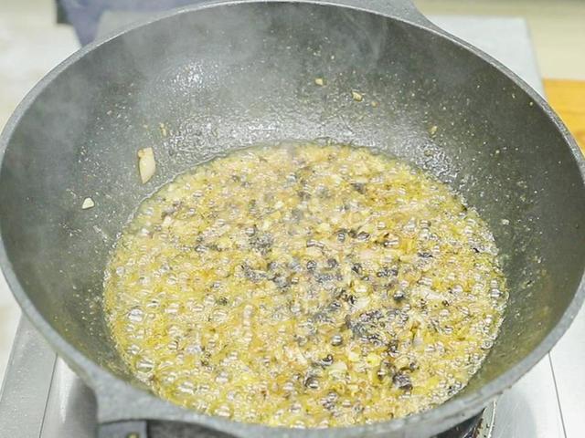 正宗猪肚鸡配方，猪肚煲鸡的做法（推荐5道简单粤菜）