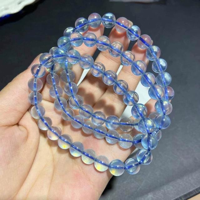 各式各样的水晶手串，就想随便戴戴