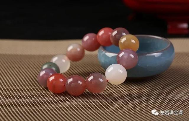 玛瑙有紫色的吗，有紫色的玛瑙吗（左岩：五彩缤纷的盐源玛瑙）