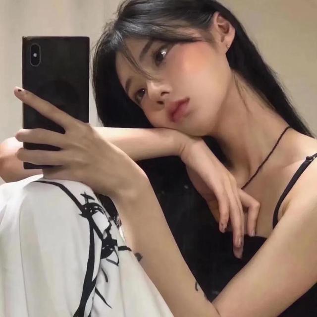 女孩微信头像文雅有气质，文艺有气质的微信女生头像  阳光触碰嘴角的弧度（别让时光偷走你上扬的嘴角）