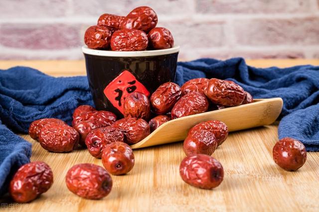 枣干的营养价值及功效与作用，干枣有什么营养价值（吃红枣有什么好处）