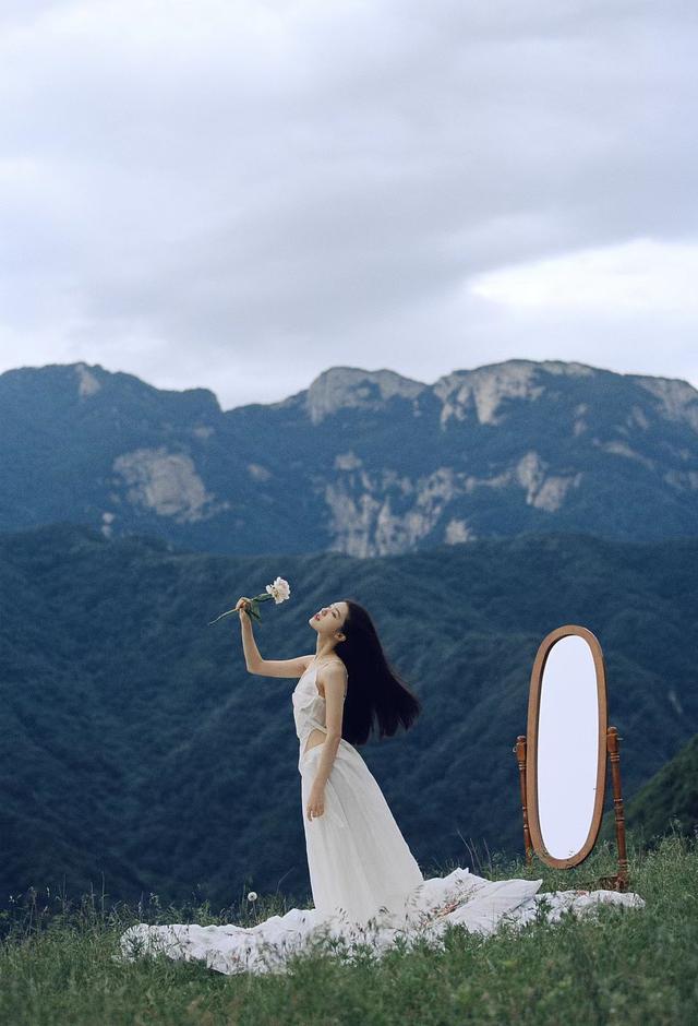 拍人像怎么构图，拍人像构图比例（避免户外人像拍摄失误）