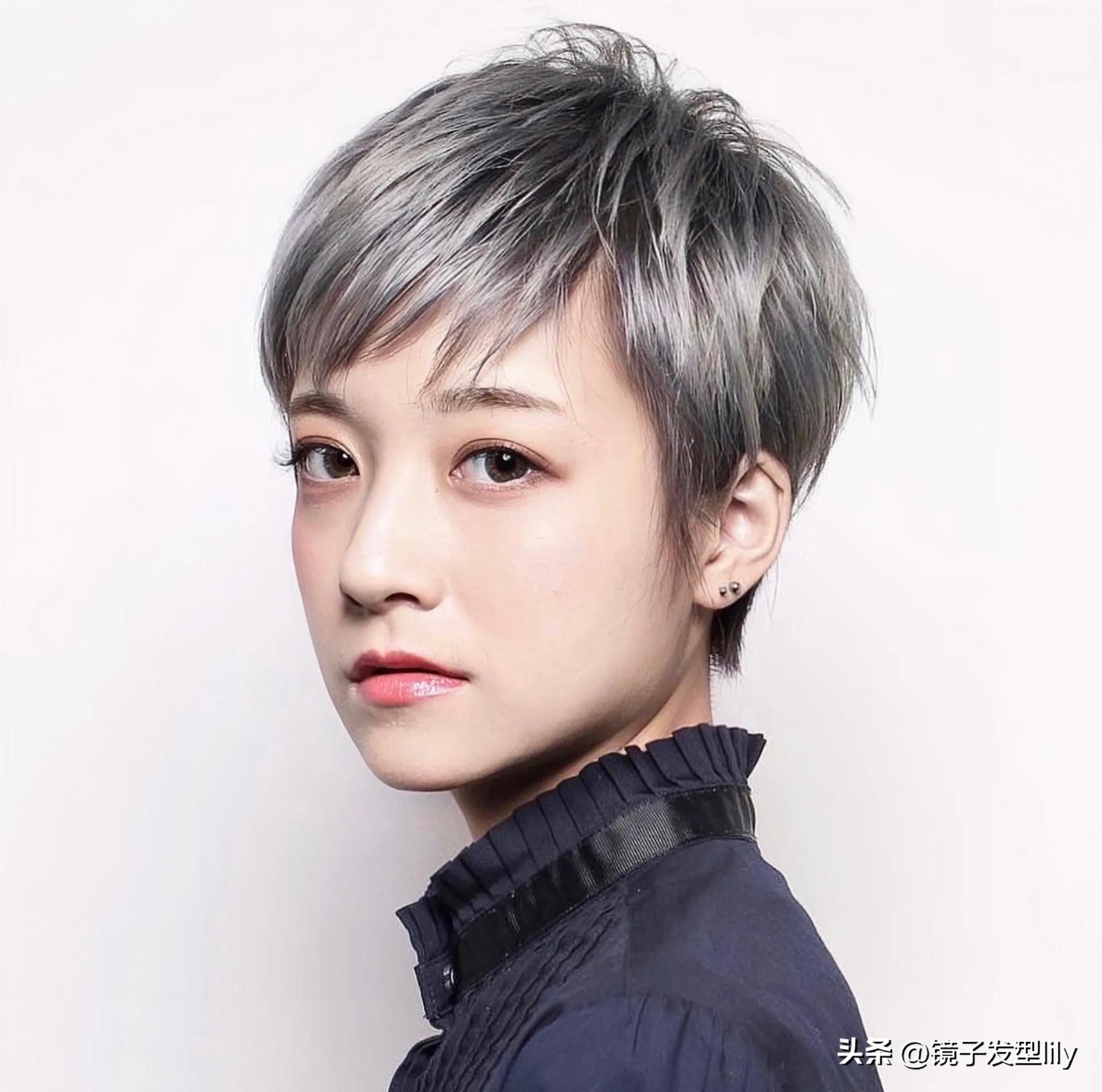 短发碎发型通常非常短,通常在耳朵以上,留下一些碎发,从而创造出一种