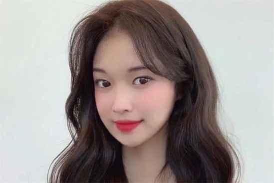 头发多适合什么发型，什么头型适合什么头发（头发多的女生做什么发型）