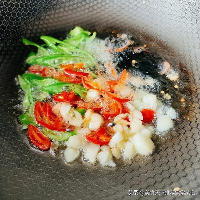 怎么炒卤肠，卤生肠怎么炒比较好吃（卤大肠炒胡萝卜丝）