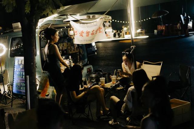 一句话霸气欢迎词，一句话欢迎词口号（三色路啊，就是不夜城）