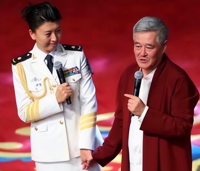 “二人转女王”闫学晶：两段婚姻三个孩子，两任丈夫都是二婚