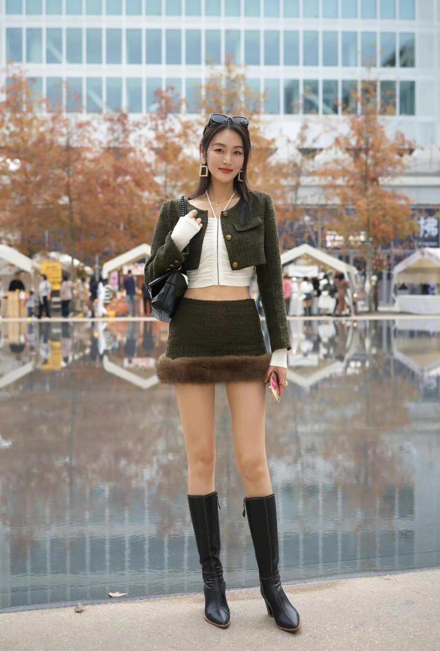 高筒靴如何搭配，高筒靴如何搭配好看（10组及膝高筒靴穿搭示范）