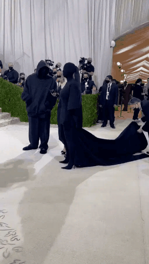 施华洛世奇水晶灯，客厅吊水晶灯好不好（好莱坞红毯太大胆）