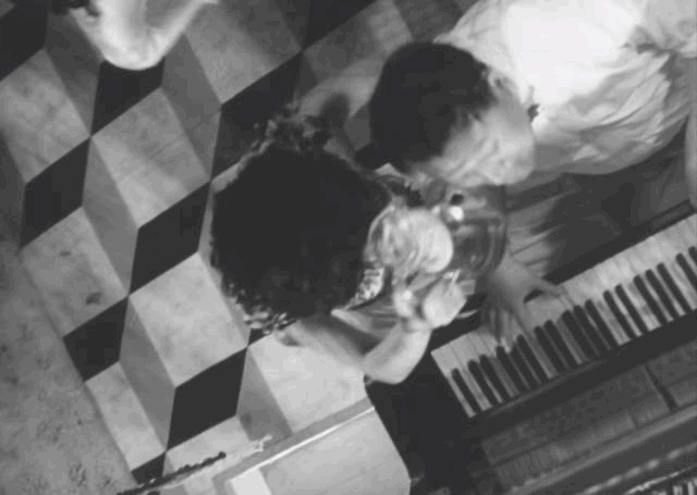 韩国电影活着结局，韩国活着电影的结局是什么（胃癌死前还要继续打工）