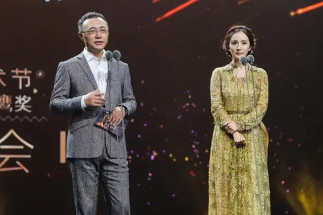 宋茜到底有没有对赵丽颖撇嘴，杨紫含泪、宋茜撇嘴、王一博领奖“六缺五”