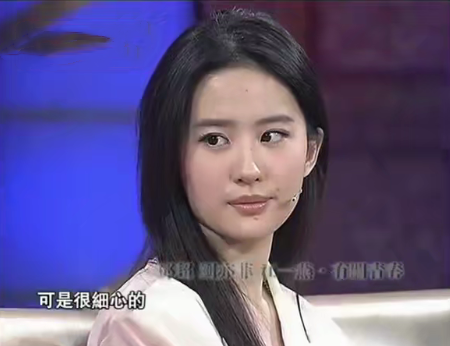 "神仙姐姐"刘亦菲：外貌出色被挖掘，后拍戏太过敬业，多次险丢命