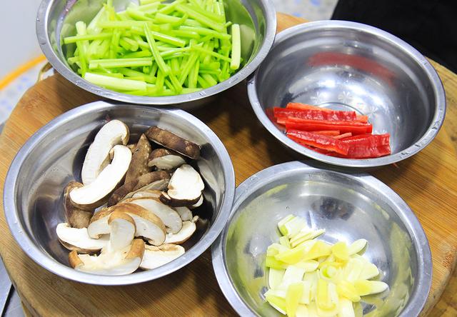 减肥能吃粉丝吗，减肥期间可以吃多少克粉丝（天暖了建议大家：常吃3样）