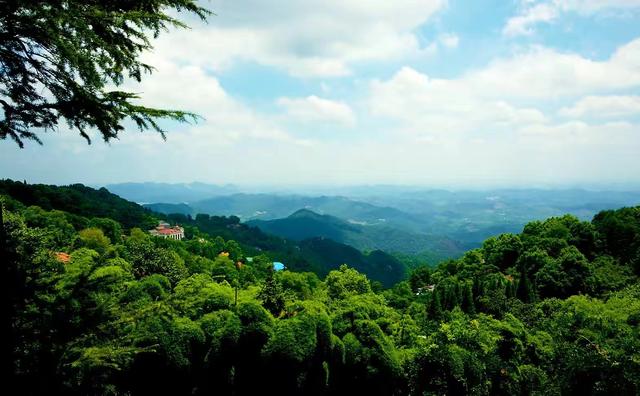 旅行之----夏季最适合旅游的八大国内景点，夏季最适合去的国内旅游景点（国内Top8避暑胜地）