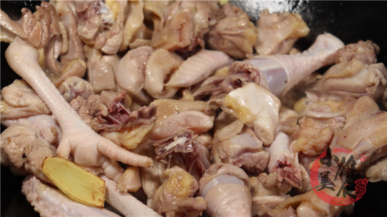 鸡汤怎么炖最有营养，孕妇老母鸡汤怎么炖最有营养（切记“3不放”的窍门）