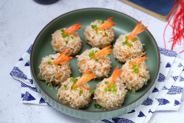 糯米莲藕珍珠丸子怎么做，糯米莲藕珍珠丸子怎么做视频（年夜饭做一道珍珠糯米丸子）