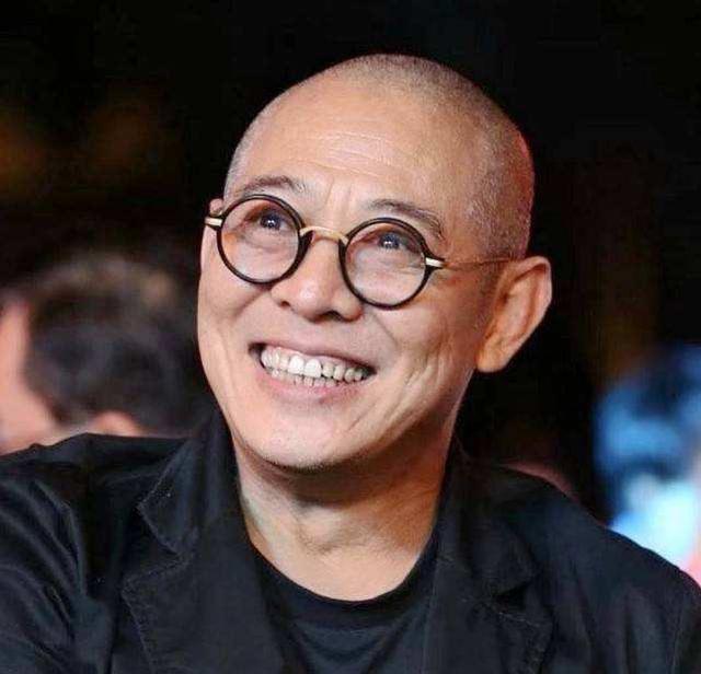 李连杰现在在哪里，功夫巨星李连杰现在哪里生活（与杨紫琼亲密合影感情好）