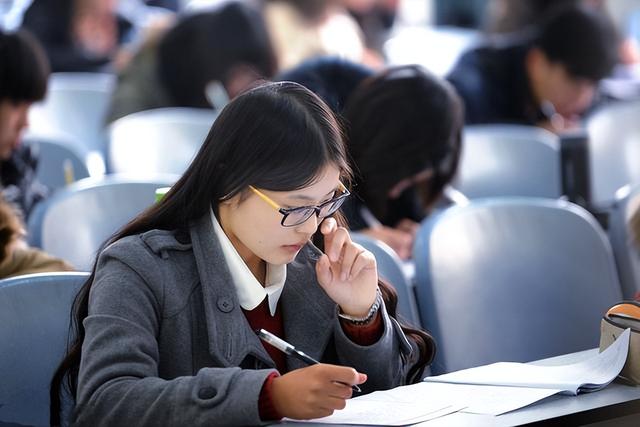 大学奖学金评定标准，大学奖学金怎么发放（这些条件都是“加分项”）