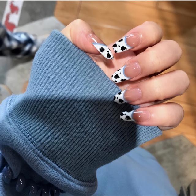 夏天做指甲什么颜色显手白，适合夏天美甲颜色显白（不挑甲型，显白显手细）