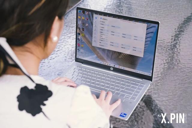 hp笔记本开机闪屏，电脑开机一直闪屏怎么办（可能会改变你对轻薄本的偏见）