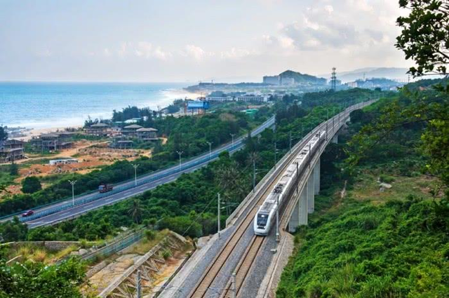 海南环岛一圈多少公里，环海南岛一圈是多少公里（环岛海南全程风景如画）