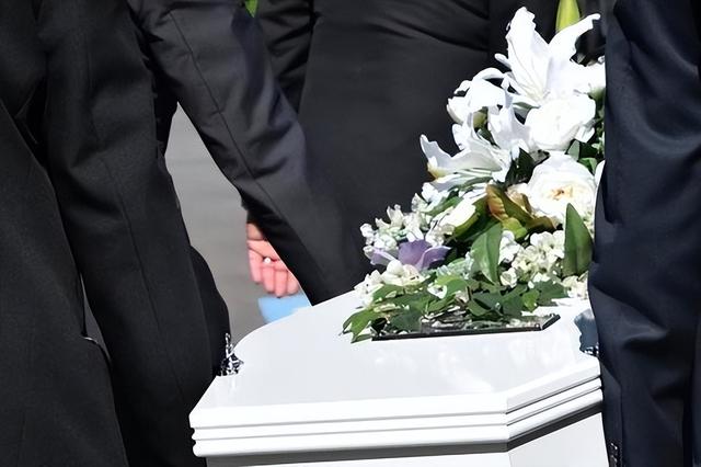 火葬场临时工1200一天，火葬场临时工1200一天真的吗（在殡仪馆上班的普通员工）