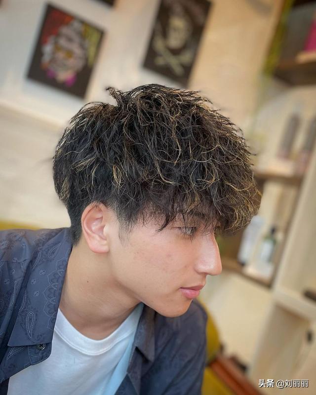 男生脸长适合什么短发型，男生脸长适合什么短发型女（这些男发安排上）