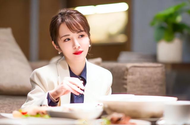 胡歌江疏影结婚是真的吗，胡歌江疏影正式官宣结婚（王晓晨与胡歌被爆隐婚并育有一女）