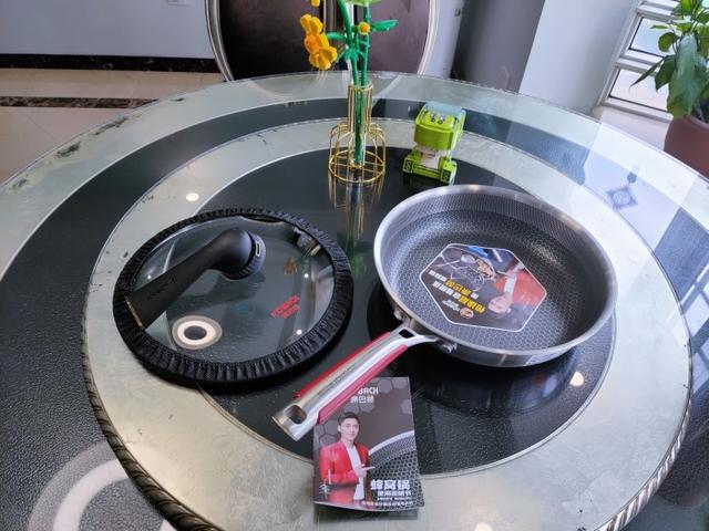 康巴赫炒锅怎么样，德国康巴赫炒锅怎么样（康巴赫第五代抗菌煎锅真的不粘锅）