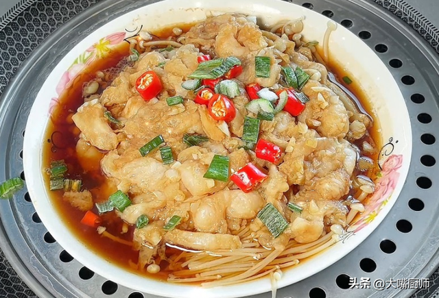 生吃大葱的功效与作用害处，生吃大葱的功效与作用（营养好吃易消化）