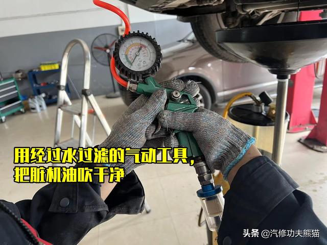 奥迪多少公里保养一次，奥迪a4大保养需要多少钱（奥迪Q5这么彻底的换油大保养）