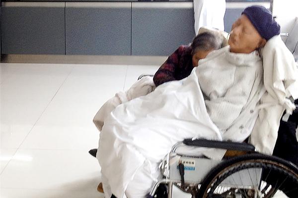 有什么症状判断自己快生了，孕妇五个症状就快生了（身体出现5个征兆）