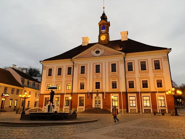 俄罗斯解体分成几个国家，俄罗斯分裂后有哪几个国家（1991年苏联解体）