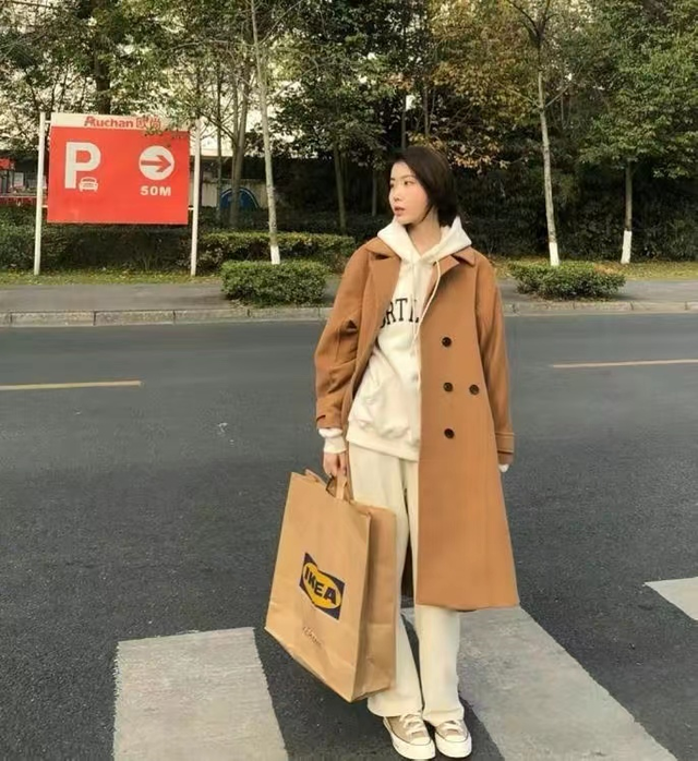 卫衣搭配什么外套，带帽卫衣搭配什么外套（时髦显瘦又高级）